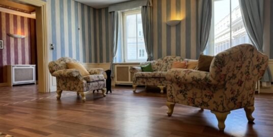 Exclusive apartment in Piazza della Borsa